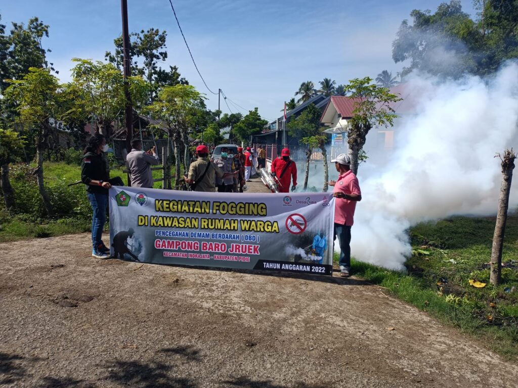 Pemerintah Desa Baro Jruek Antisipasi DBD dengan melakukan fogging