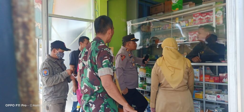 Kapolsek Cibatu Bersama Koramil dan Nakes Razia Obat Sirup