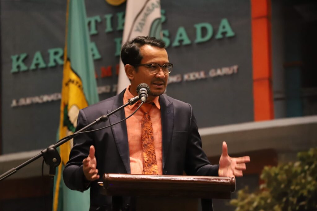 Helmi Budiman Sebut Lulusan Nakes Memiliki Peluang Sangat Terbuka untuk Bekerja di Kabupaten Garut
