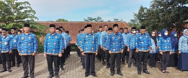 Danramil Malangbong memimpin upacara Hari Pahlawan
