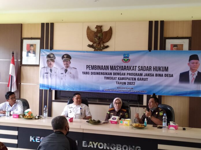 Kajari Garut Turun Tangan ke Bayongbong, Lakukan Pembinaan Desa Tentang Hukum