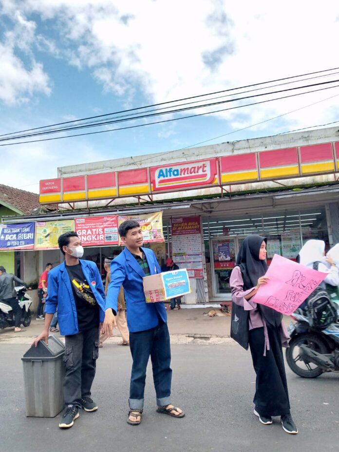 Mahasiswa STISIP Samudera Indonesia Selatan mengadakan aksi kemanusiaan
