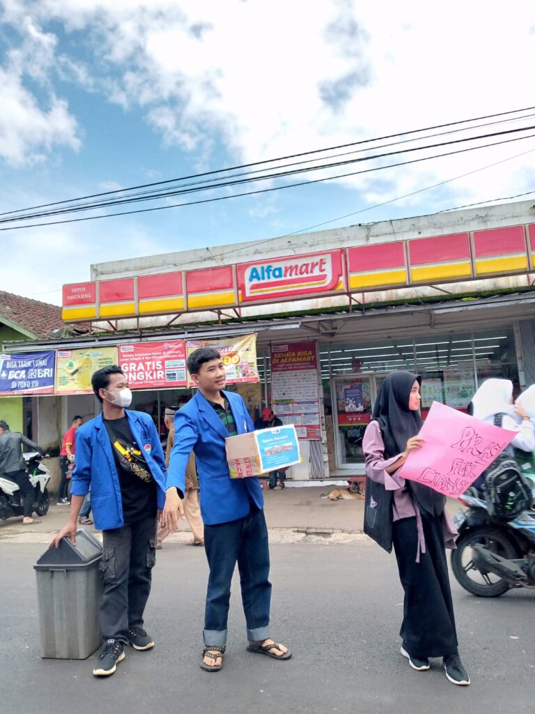 Mahasiswa STISIP Samudera Indonesia Selatan mengadakan aksi kemanusiaan
