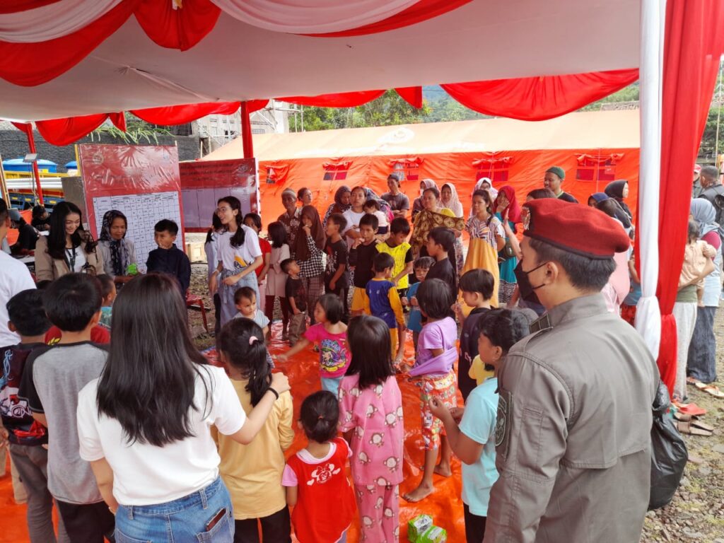 BIN Jabar memberikan trauma healing bagi korban bencana gempa di Cianjur