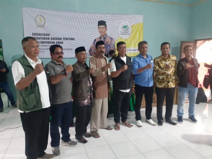 Ade Ginanjar Anggota Provinsi Jabar melakukan sosialisasi di Desa Pasawahan Kecamatan Tarogong Kaler Kabupaten Garut