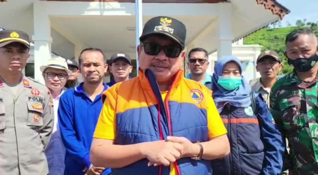 Bupati Garut Rudy Gunawan mengingatkan masyarakat untuk tidak termakan hoaks seputar gempa Garut