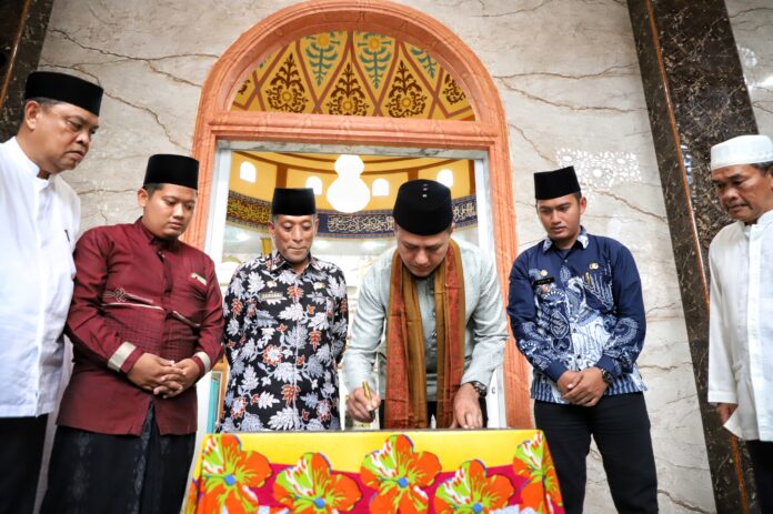 Wakil Gubernur (Wagub) Sumatera Utara (Sumut) Musa Rajekshah baru saja meresmikan Masjid Al Muhajirin di Kelurahan Sei Renggas, Kecamatan Kisaran Barat, Kabupaten Asahan,
