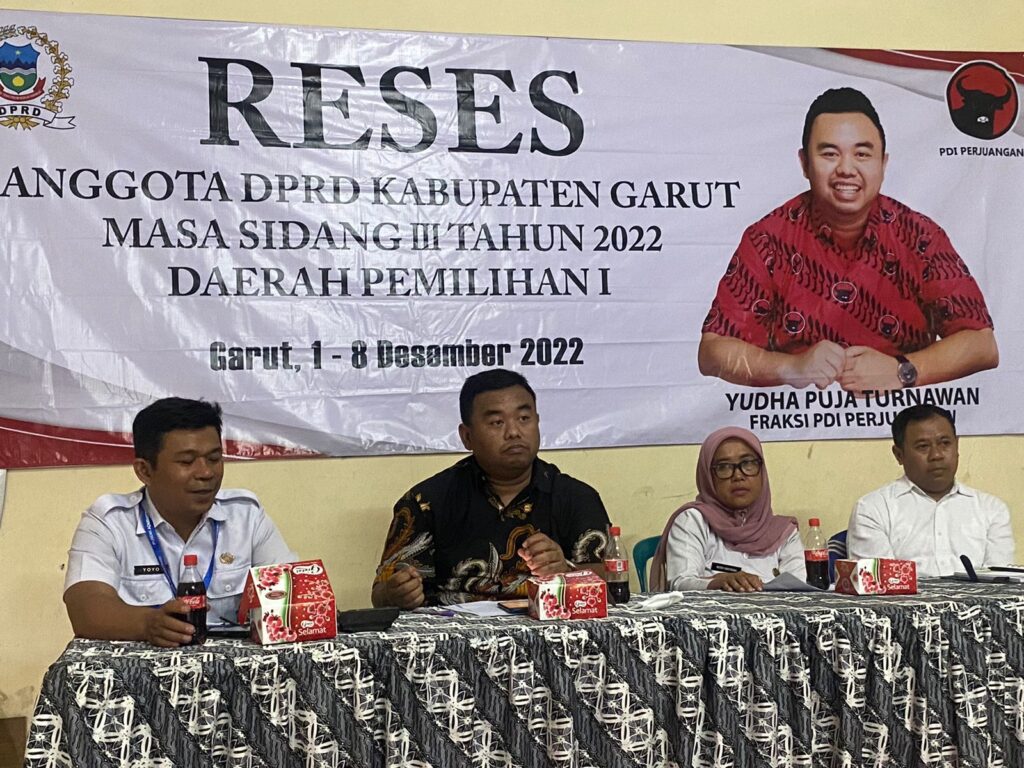 Yudha Puja Turnawan Legislator Garut Fraksi PDI Peruangan melaksanakan reses di Kelurahan Pakuwon, Kecamatan Garut Kota