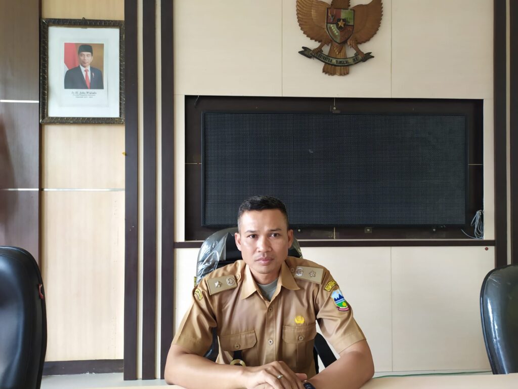 Kades Panembong, Kecamatan Bayongbong, Kabupaten Garut Yanto Kriswanto. Dalam waktu dekat BUMDes Panembong akan memberikan pinjaman pupuk ke petani