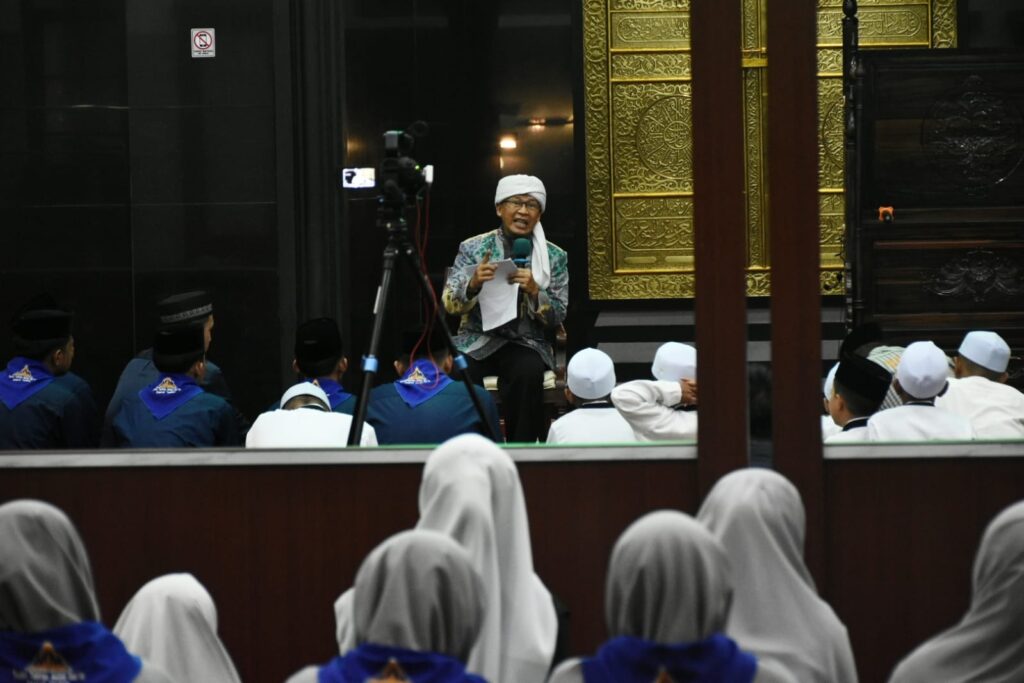 Aa Gym Tausiah Subuh di Masjid Rumah Dinas Gubsu