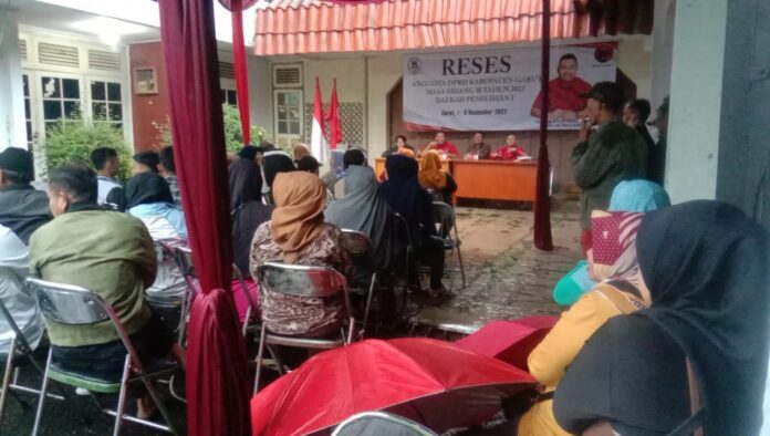 Yudha Puja Turnawan Legislator Garut Dihujani Banyak Pertanyaan oleh Warga Muara Sanding, Saat Reses Terakhir