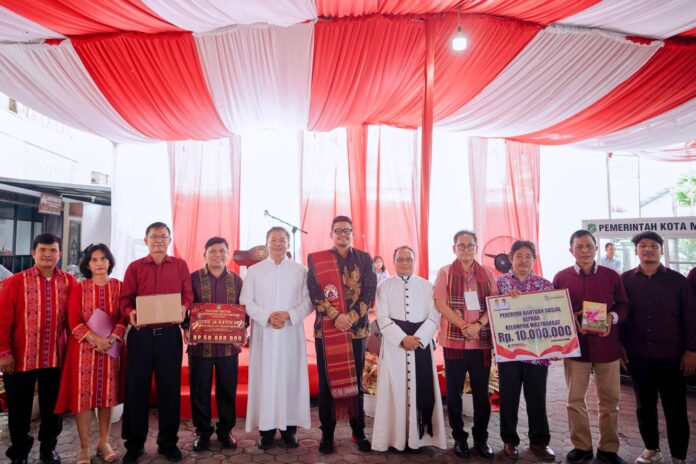 Wali Kota Medan Berikan Bantuan Pada Gereja Katolik Santo Paulus. Bobby juga menyampaikan sejumlah program pemkot Medan
