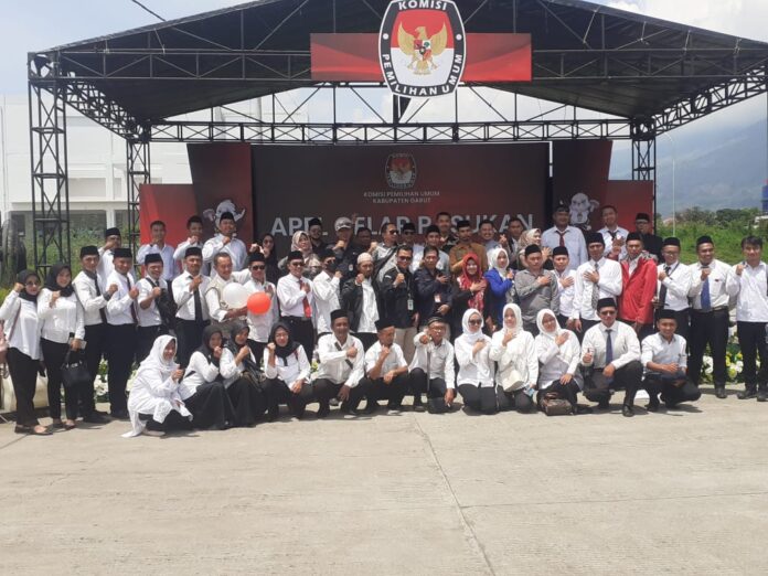 KPU Garut Lantik 1.326 Anggota Panitia pemungutan suara (PPS)