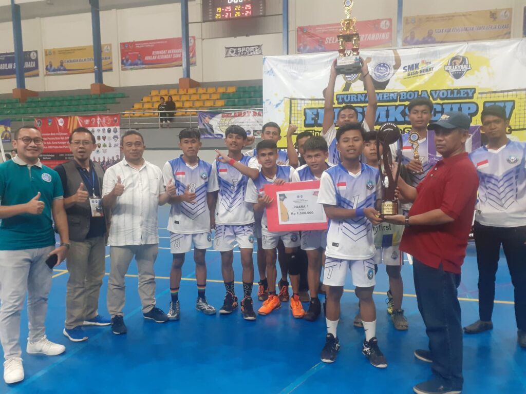 Tim bola voli putra SMK IT Muhajirin mengukir prestasi pada turnamen bola voli tingkat SMK Swasta se-Kabupaten Garut.