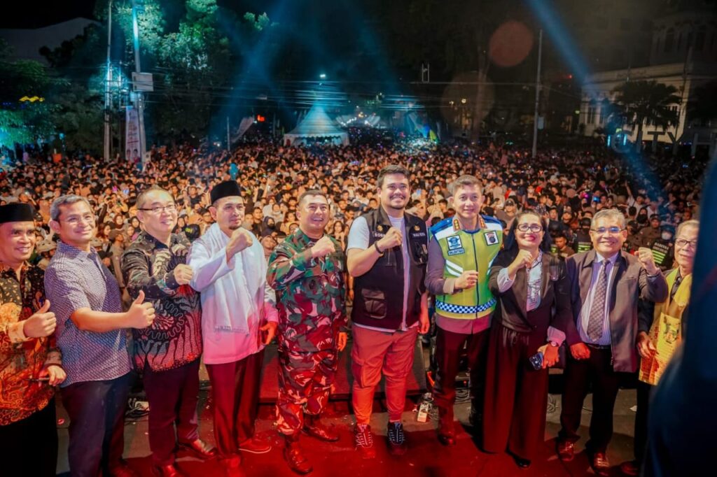 Bobby Nasution Sambut Malam Pergantian Tahun Bersama Ribuan Warga