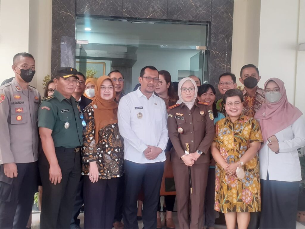 Wakil Bupati Garut Helmi Budiman meresmikan Klinik Mata Cicendo