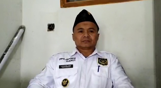 Kades Ayi Desak Semua Pihak Bangun Drainase Jalan Pasirwangi