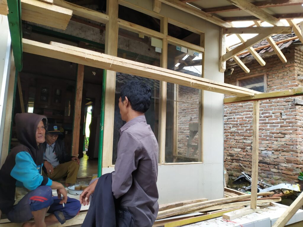 Desa Sukasenang dapat 8 unit bantuan rutilahu