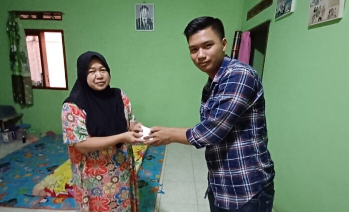 Direktur TKC Salurkan Langsung Bantuan Donasi Untuk Alm Rizki Yang Mengalami Tumor Ganas