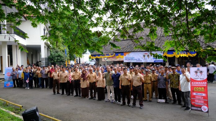 Dinas Pekerjaan Umum dan Penataan Ruang (PUPR) Kabupaten Garut mendeklarasikan Zona Integritas menuju Wilayah Bebas Korupsi (WBK) dan Wilayah Birokrasi Bersih dan Melayani (WBBM), Selasa 14 Februari 2023.