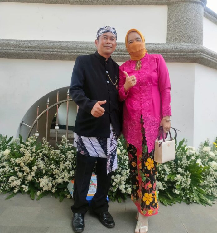 Camat Kersamanah, Muhrom Suhandi bersama istri
