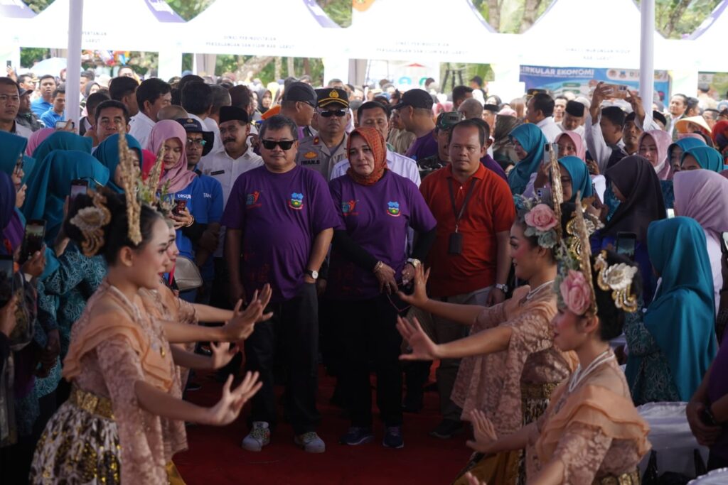 Bupati Garut Rudy Gunawan me-launching program Harum Madu