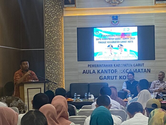 Yudha Puja Turnawan, Anggota DPRD Garut Fraksi PDI Perjuangan turut hadir sebagai narasumber di musrenbang kecamatan Garut Kota