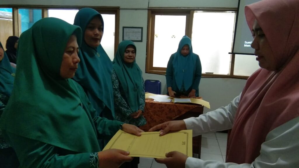 Camat Cigedug Kukuhkan TP PKK Kecamatan yang baru
