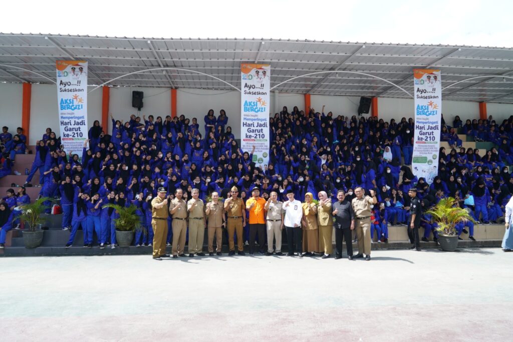 Wakil Bupati Garut dan jajaran Dinas Kesehatan, membuka acara pekan aksi bergizi di SMKN 1 Garut
