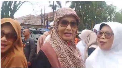 Ketua Wirawati Catur Panca (Wanita Pejuangan 45) Kabupaten Garut, Neneng Rita