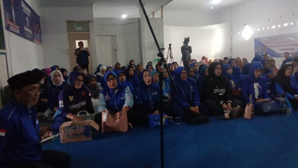 Acara gelar tikar bertasbih di Sekretariat DPC Demokrat Jalan Proklamasi, Desa Jayaraga, Kecamatan Tarogong Kidul, Selasa 14 Februari 2023.