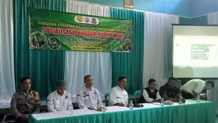 Pemdes Cihaurkuning dan penyuluh pertanian gelar bimtek Harum Madu
