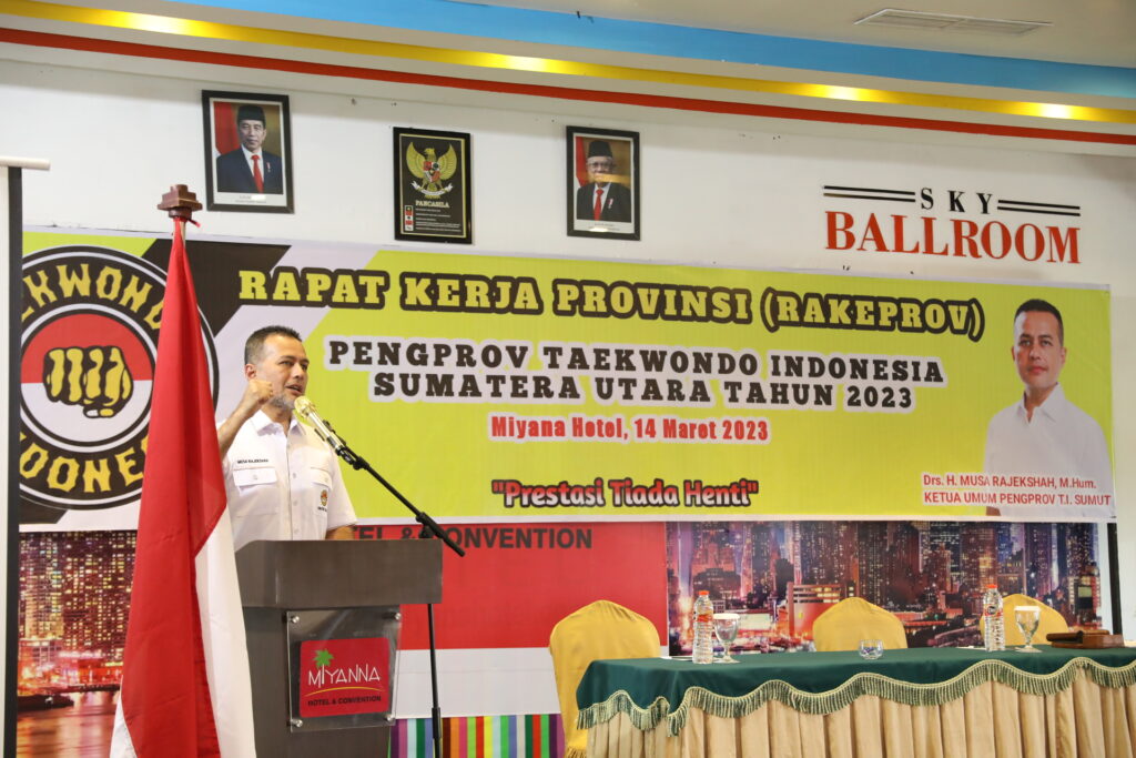 Ketua Pengprov TI Sumut Musa Rajekshah yang juga Wakil Gubernur Sumut saat membuka Raker Pengprov TI Sumut di Hotel Miyana, Deliserdang