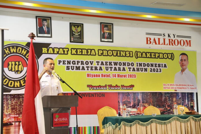 Ketua Pengprov TI Sumut Musa Rajekshah yang juga Wakil Gubernur Sumut saat membuka Raker Pengprov TI Sumut di Hotel Miyana, Deliserdang