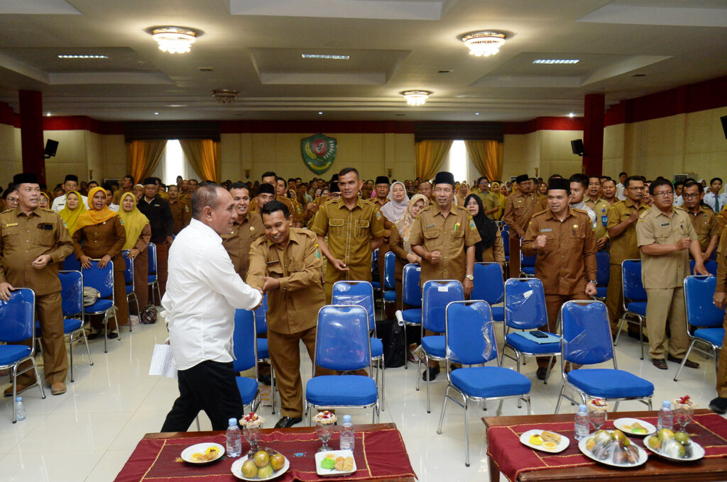 Gubsu Edy Rahmayadi memberikan tantangan kepada guru di Tapsel untuk mencetak SDM unggul