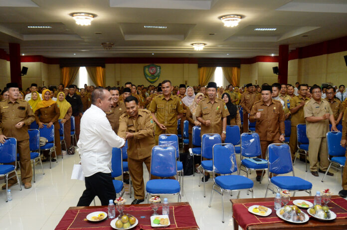 Gubsu Edy Rahmayadi memberikan tantangan kepada guru di Tapsel untuk mencetak SDM unggul