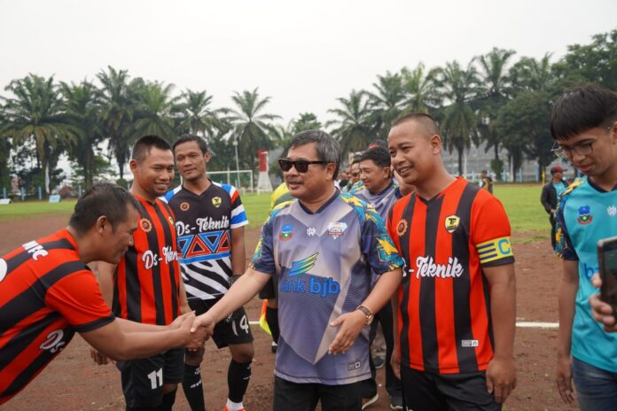 Bupati Garut Rudy Gunawan menyampaikan rencananya untuk renovasi Gelora Merdeka Kerkhof