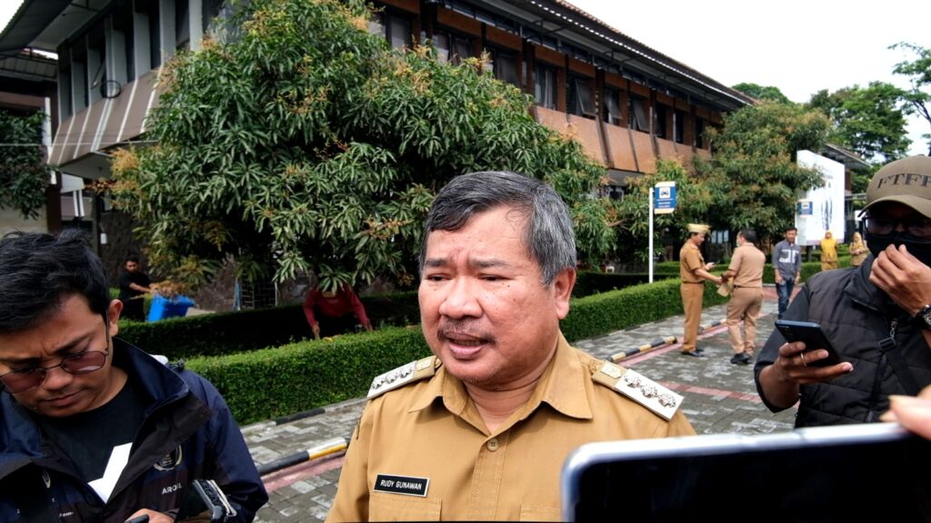 Bupati Garut Rudy Gunawan siap pidanakan pangkalan nakal yang menjual gas 3kg di atas HET