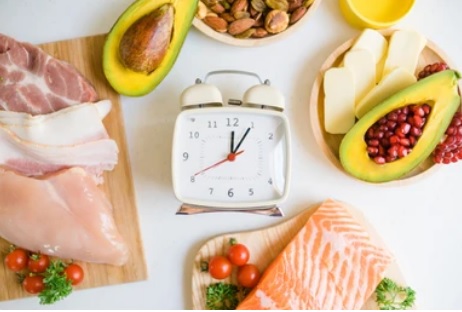 Tips sehat selama Bulan Ramadhan dengan menjaga pola makan, pola tidur dan aktivitas yang sehat (foto shutterstock)