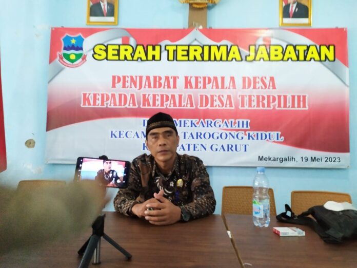 Budy Ocong Ketua LPM Desa Mekargalih,dan atas nama Ketua DPC LPM Kecamatan Tatogong Kidul,dan atas nama Pengurus DPD LPM Kabupaten Garut