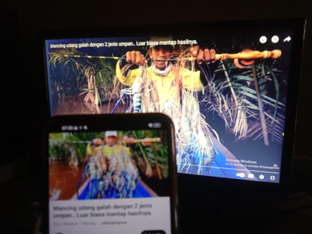 Cara menyambungkan HP ke TV bisa dilakukan dengan mudah