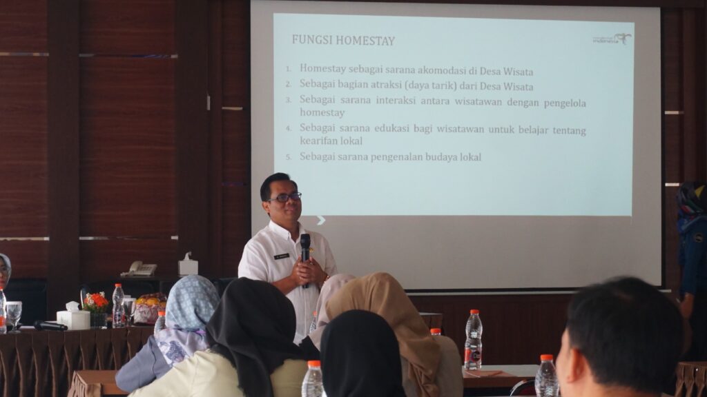Disparbud Garut memberikan pelatihan kepada desa wisata dan pengelola homestay