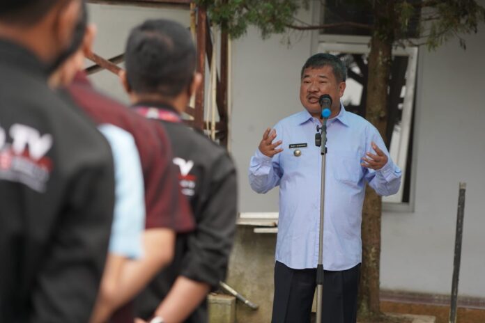 Bupati Garut Rudy Gunawan memimpin apel pagi di Diskominfo Garut