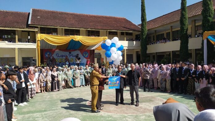 Lepas Pisah Kelas IX, SMPN I Bayongbong Tampilkan Pentas Seni Siswa