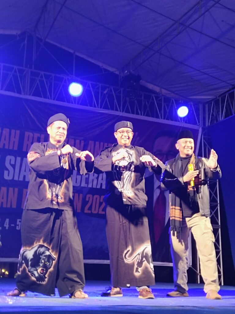 Anies Baswedan menghadiri kemah relawan Jabar di Cikole Lembang
