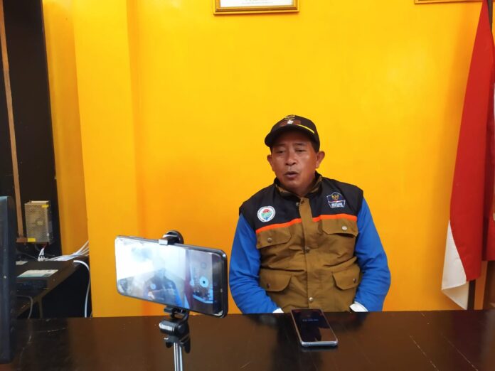 Kades Hegarmanah, Ade Rukman