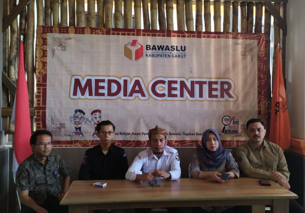 Ketua dan Anggota Bawaslu Garut Periode 2023-2028 Sudah Dilantik, Humas Sampaikan Pentingnya Peran Media Dalam Pengawasan Pemilu