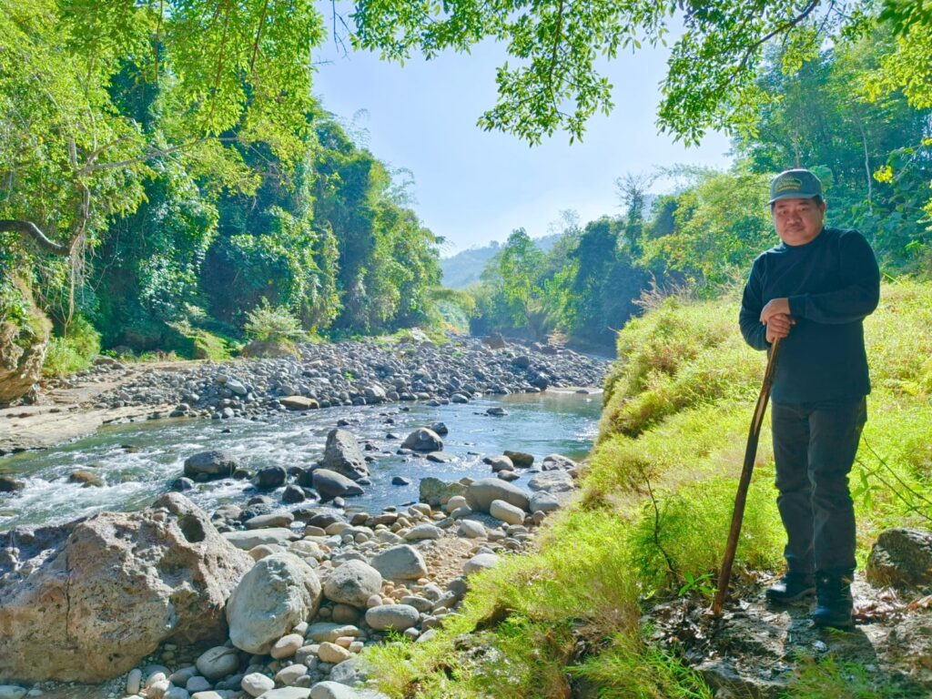 Bupati Garut Rudy Gunawan mengunjungi sungai CIsanggiri