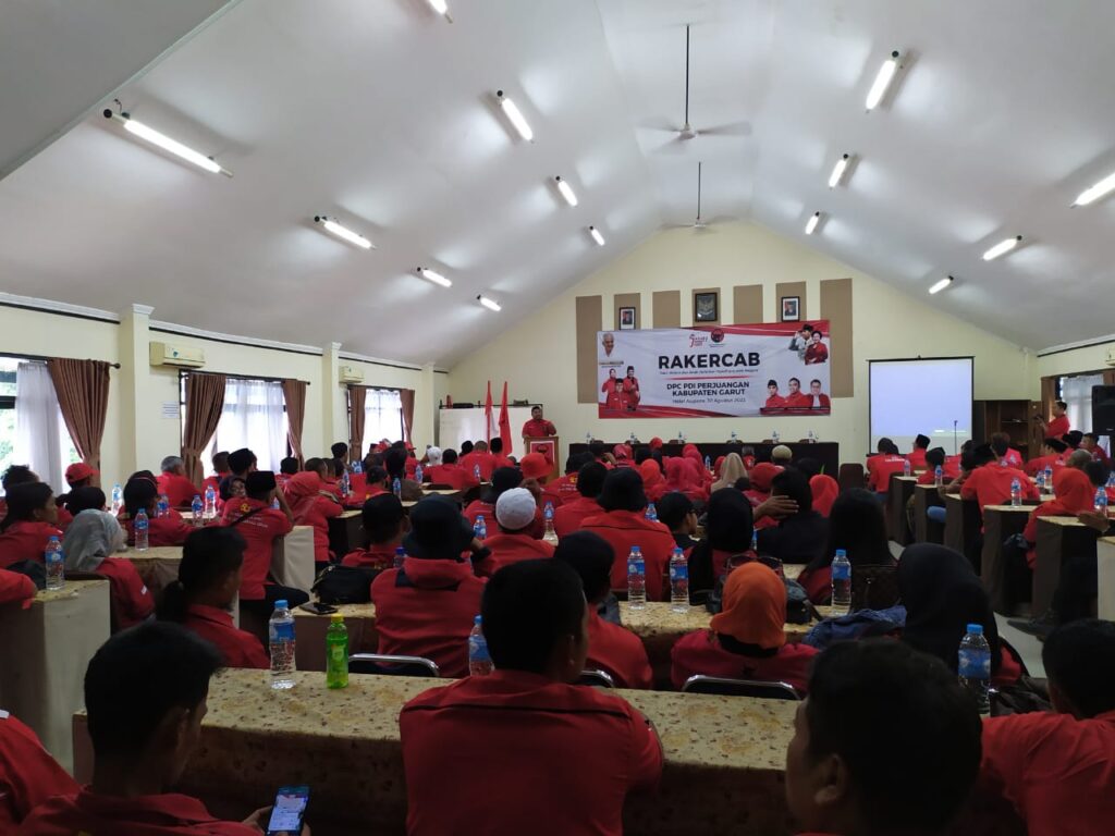 DPC PDI Perjuangan melaksanakan Rakercab di Hotel Augusta