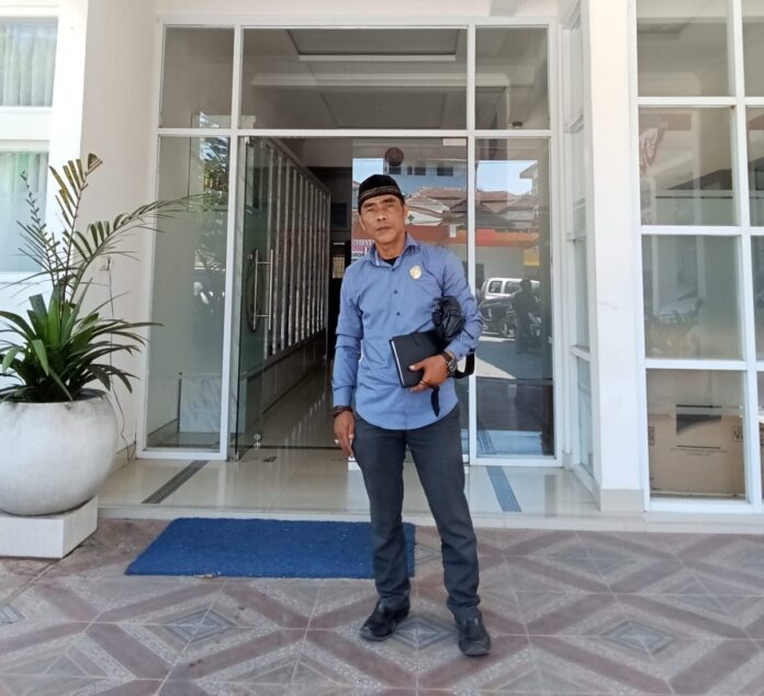 Ketua LPM Desa Mekargalih Buddy Oconk